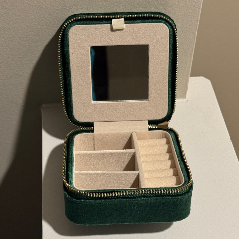 Travel Jewelry Box Gift - Amanda Personalized - Green - Organizer - Zipper